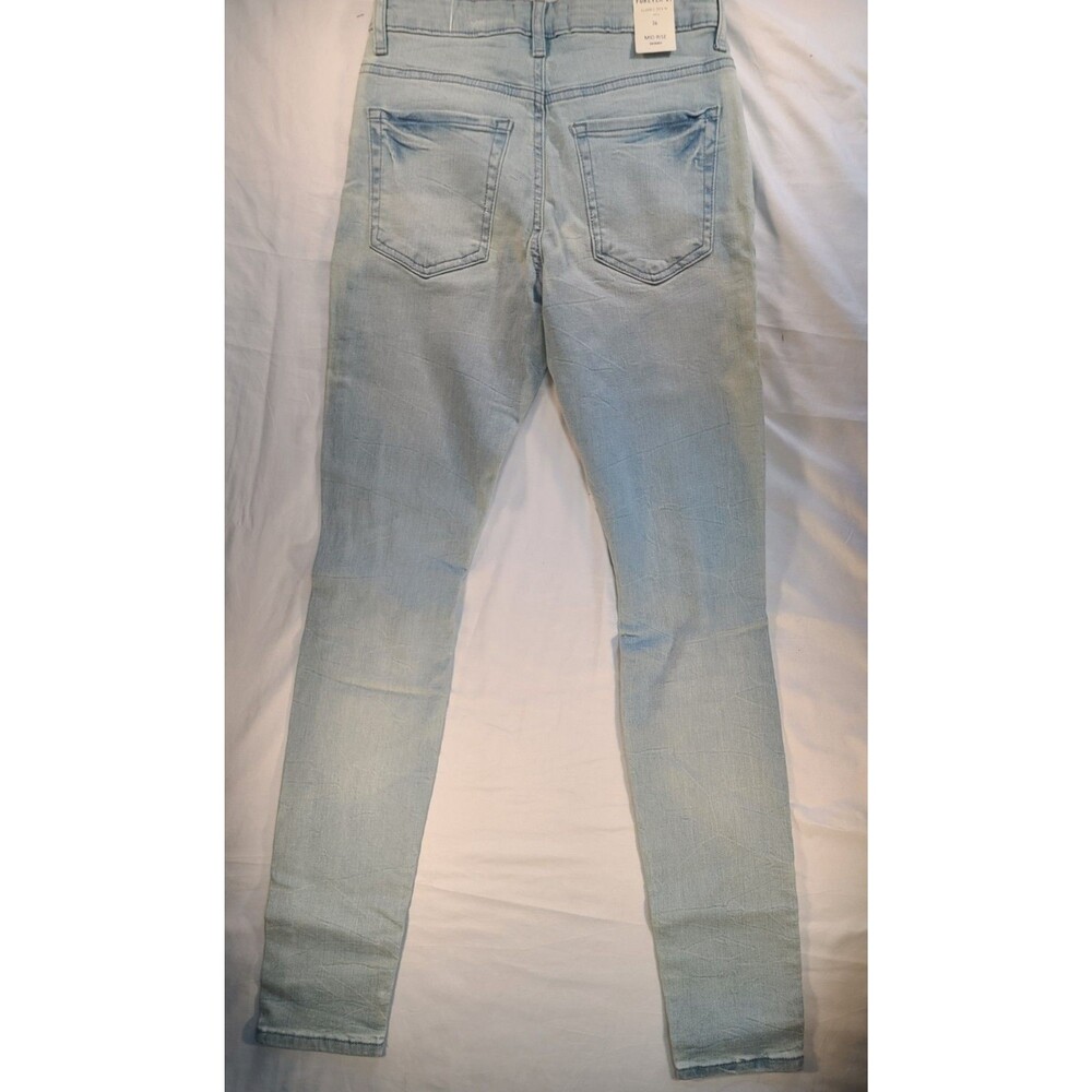 Forever 21 Womens Size 26 Mid Rise Skinny Jeans Light Wash Ripped Knees NWT